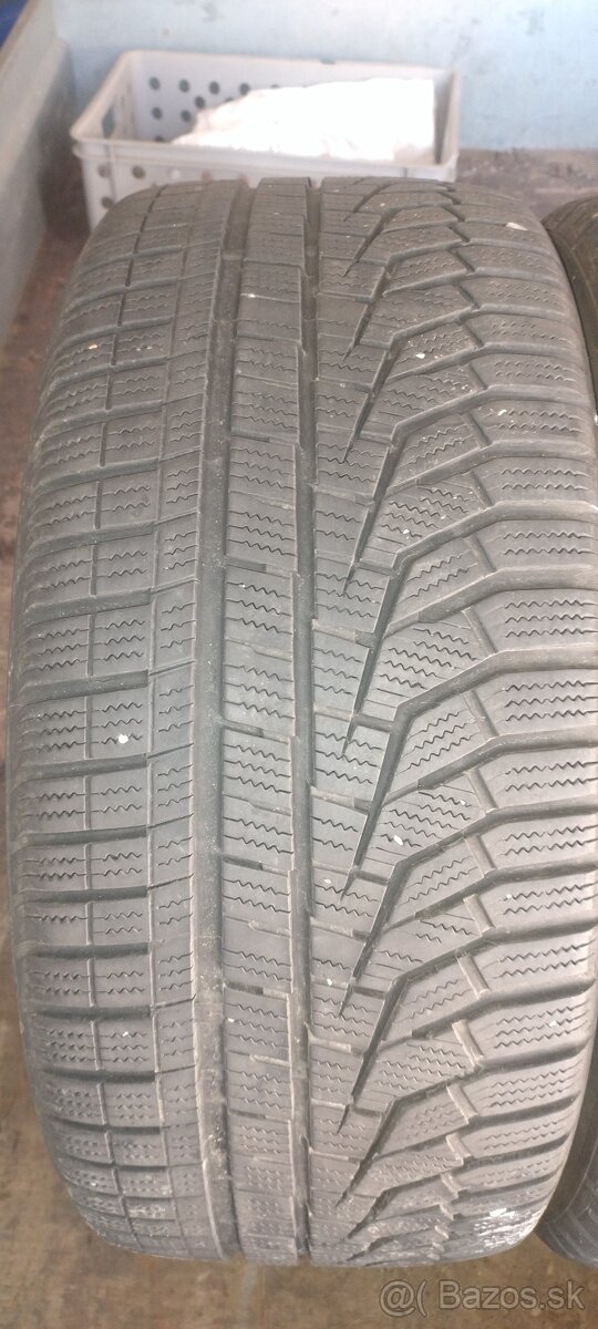 Pneu 235/45R17 - 3