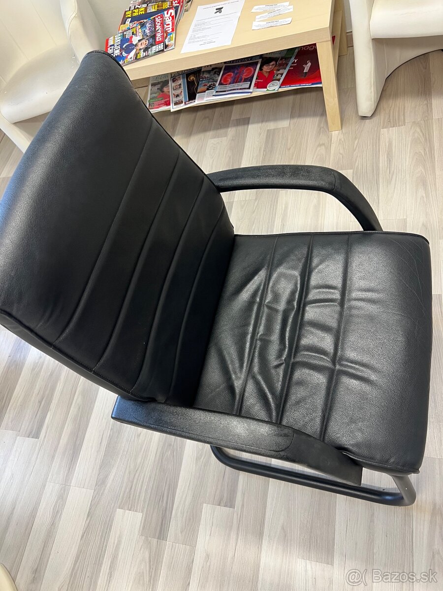 PREDÁM čiernu koženú stoličku - 3