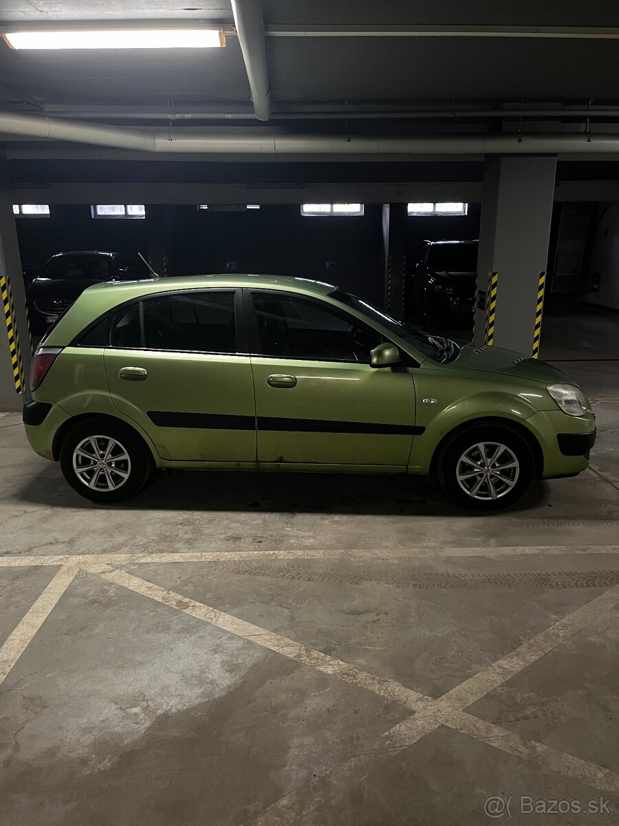 Kia Rio 2008 1.4 16V benzín - 3