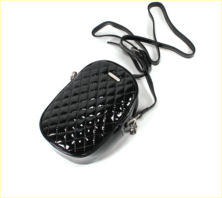 Lakovaná crossbody kabelka - 3