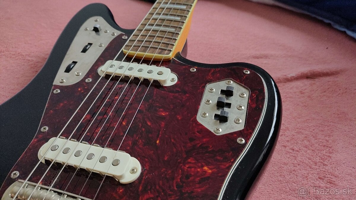 Predám Fender Squier Classic Vibe 70s Jaguar LRL Black - 3