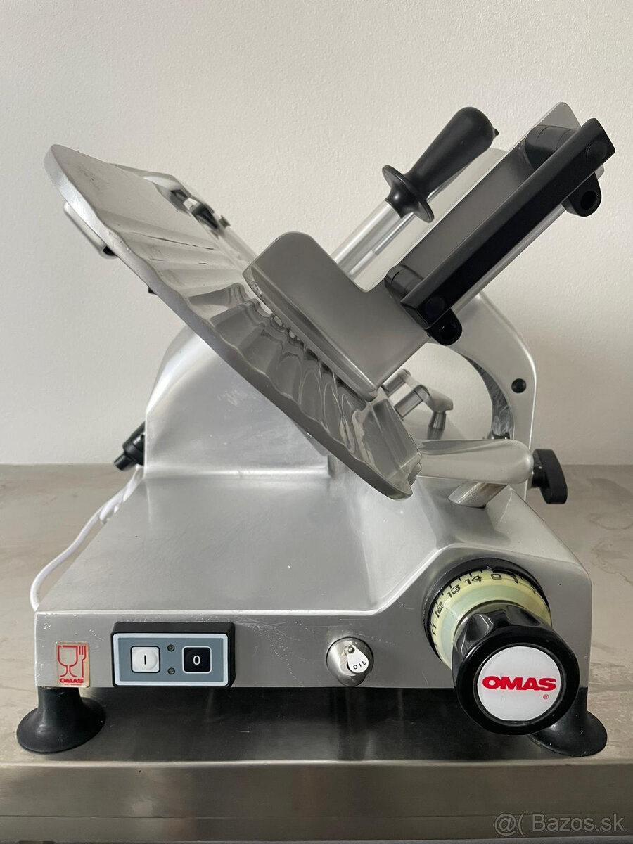 Predám nárezový stroj OMAS GL30E - 3