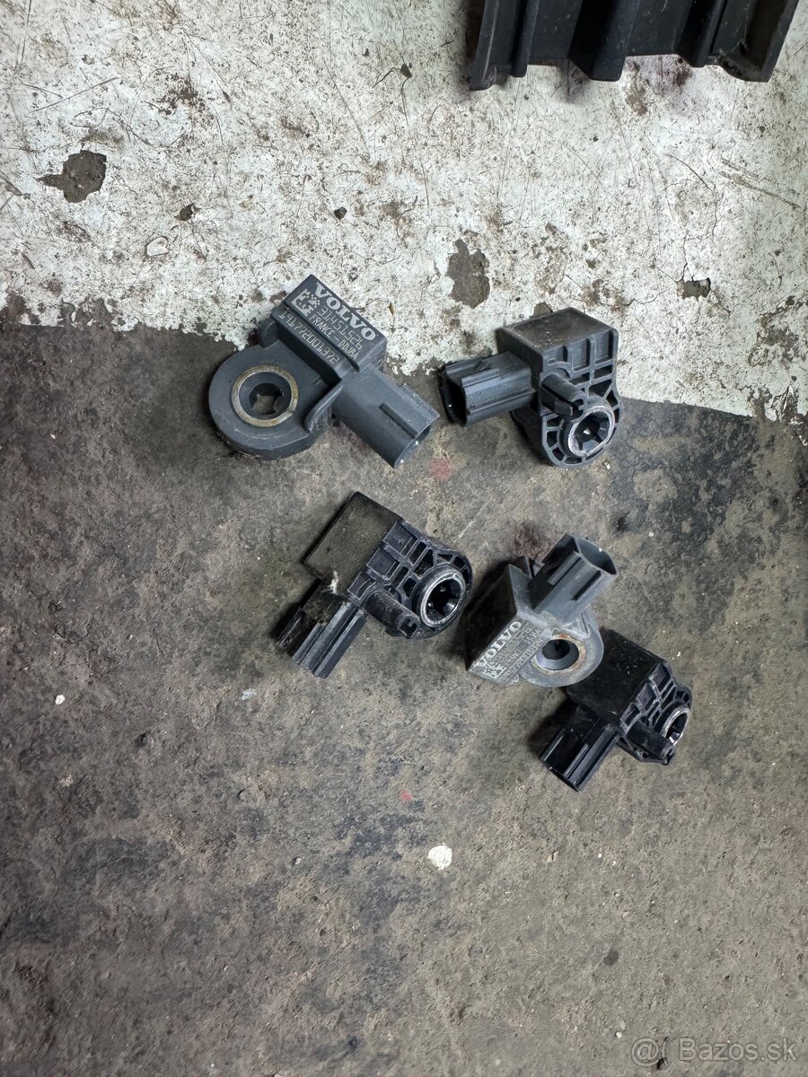 Predám diely Volvo v40 - 3