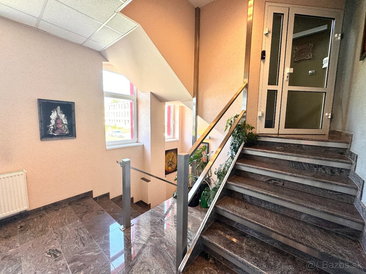 Prenájom- kancelárske priestory s parkovaním N. Zámky - 3