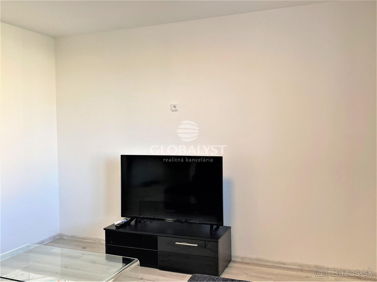 Priestranný, rekonštruovaný 3 izbový byt v centre mesta na T - 3