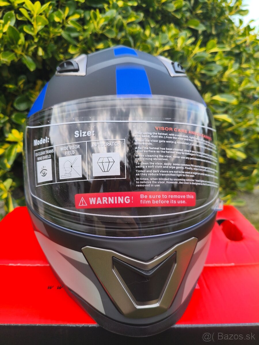 Přilba na motorku. Nová - 3