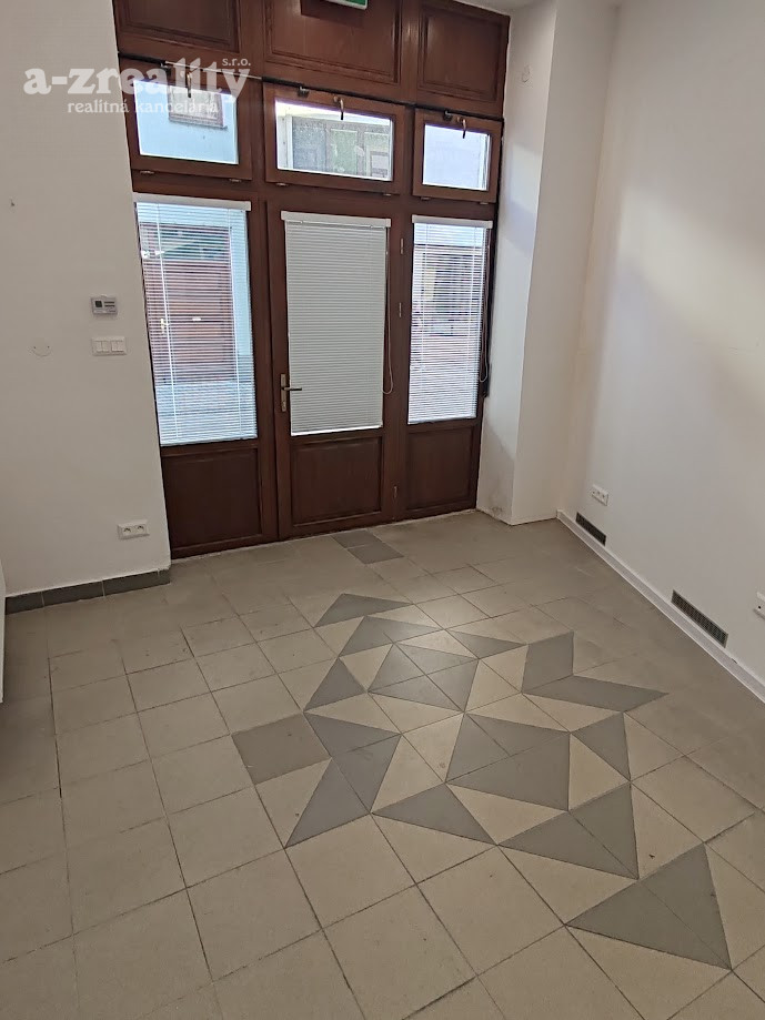 Komerčný priestor v centre Komárna na prenájom - 3