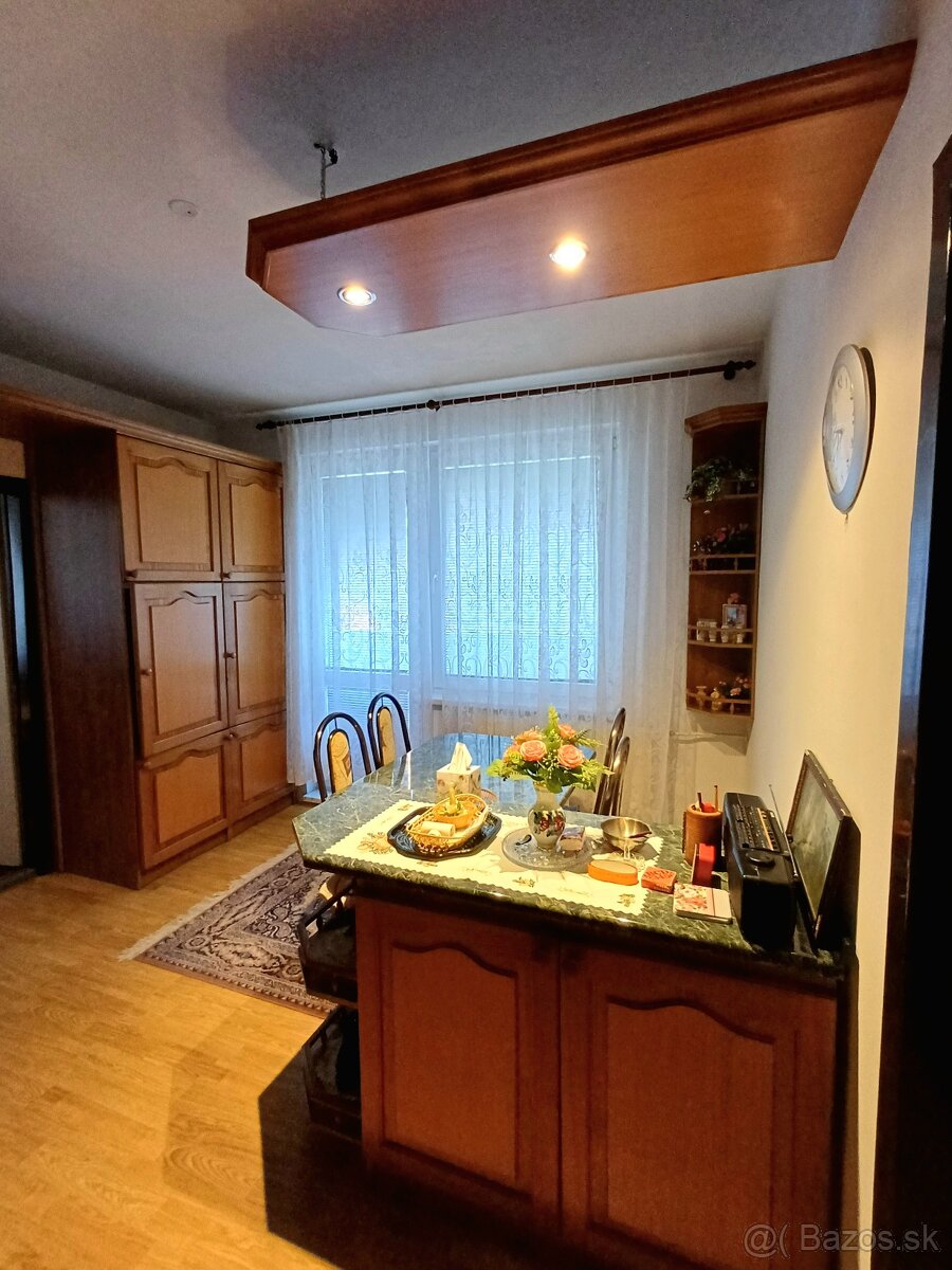 đĄ PrenĂĄjom celĂ©ho 4-izbovĂ©ho bytu â Nitra (pre 4â5 osĂŽb) - 3