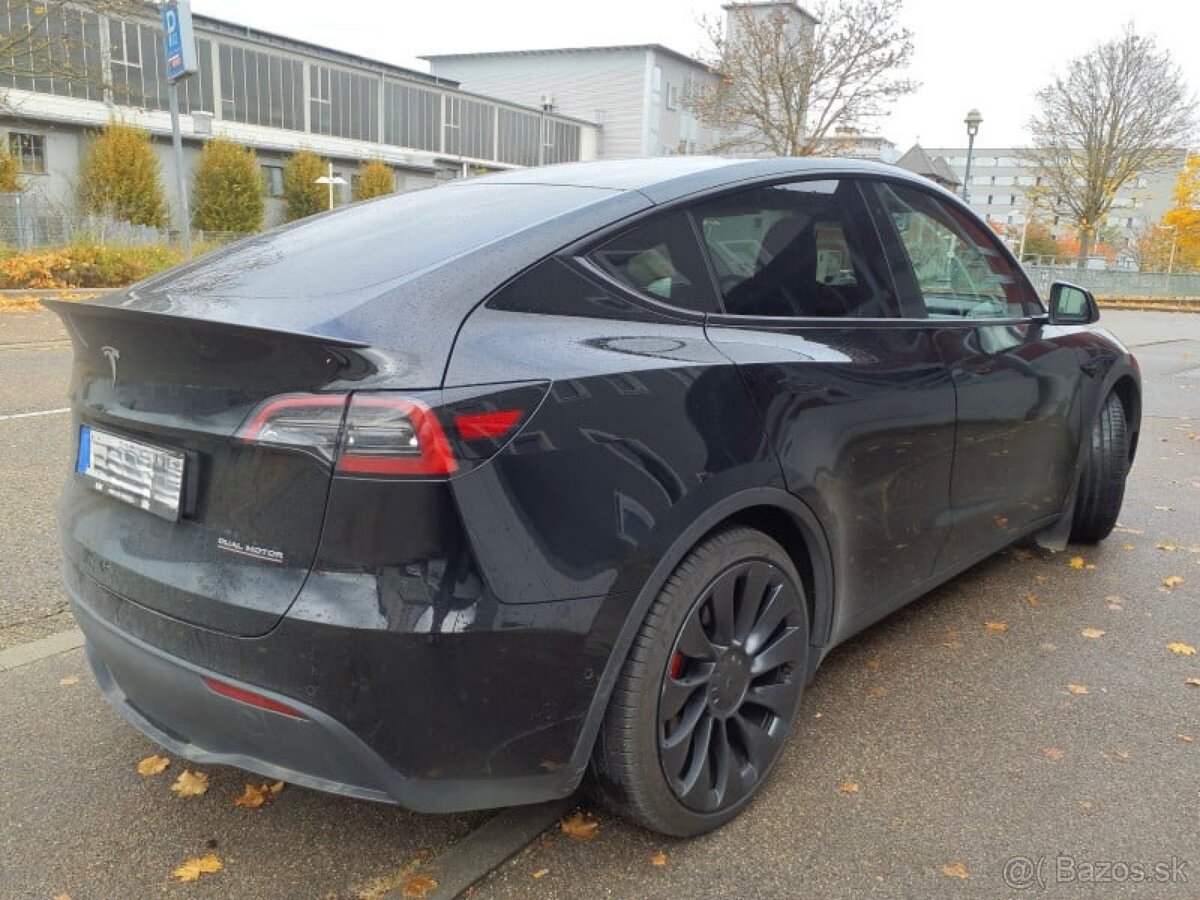 Tesla Model Y – 04/2024 – 220 kW – 52 121 km – Výborný stav - 3