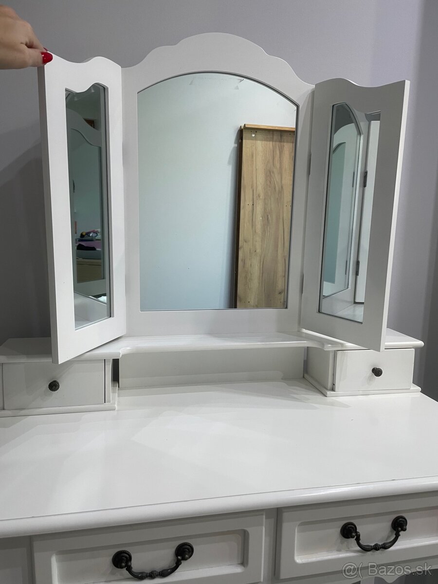 Kozmetický stolík - 3