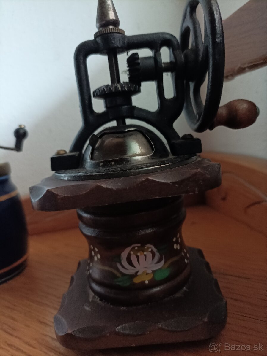 Starožitný mlynček na korenie - 3