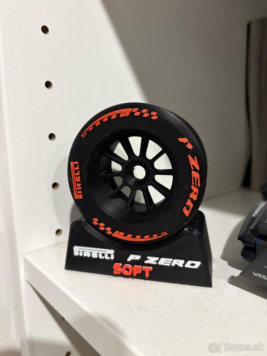 F1 Predmety (Lego stojany, bannery, modely tratí, kľúčenky) - 3