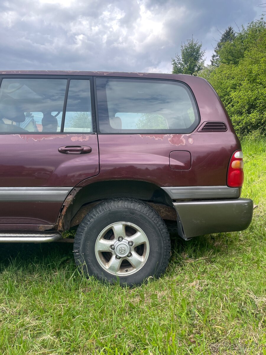 Predám Toyotu Land Cruiser 4.7 V8,1998