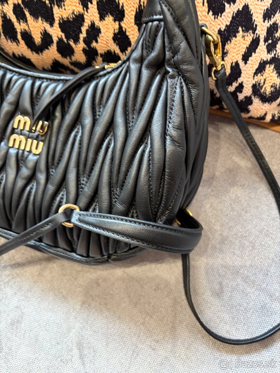 miu miu čierna kabelka - 3