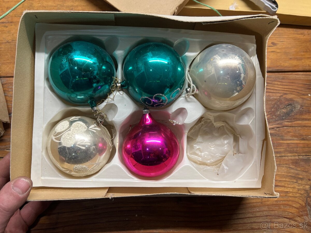 Staré Vianočné ozdoby s lampiónom a káblami. - 3