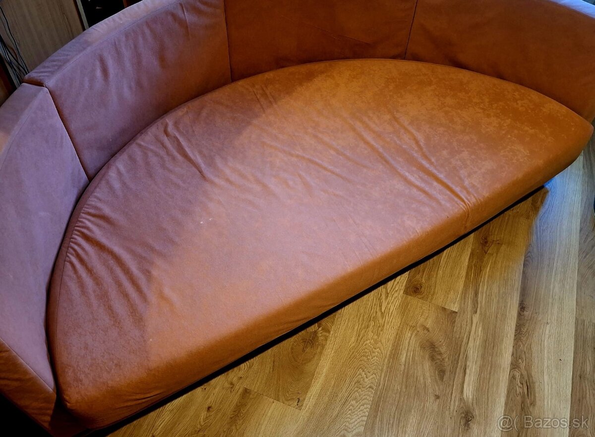 Červená sedačka - 3