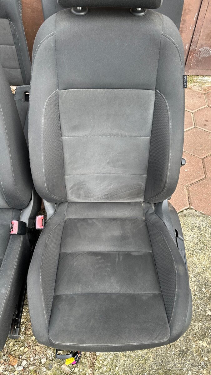 Predám sedačky golf 6 hatchback - 3