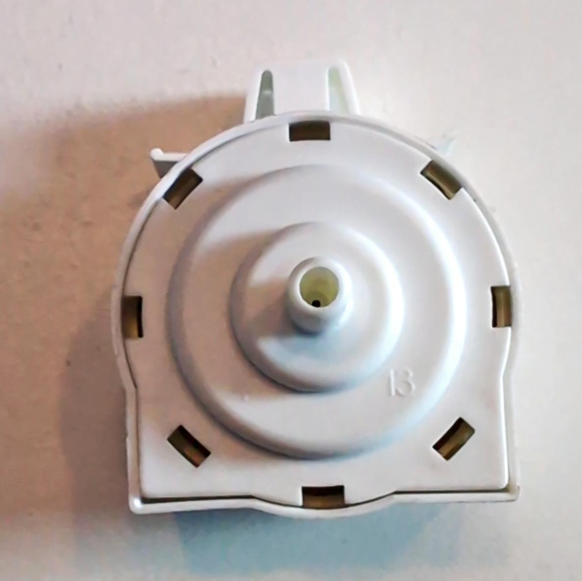 AEG LTX7C562C hydrostatický tlakový spínač - 3