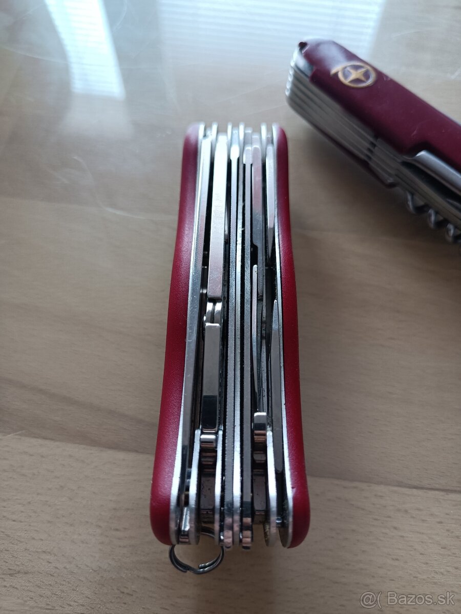 Švajčiarske nože - 3