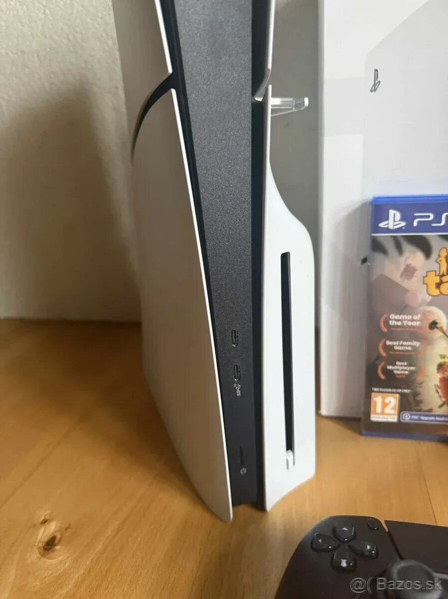 PlayStation 5 Slim + 2 ovládače + 5 hry - 3