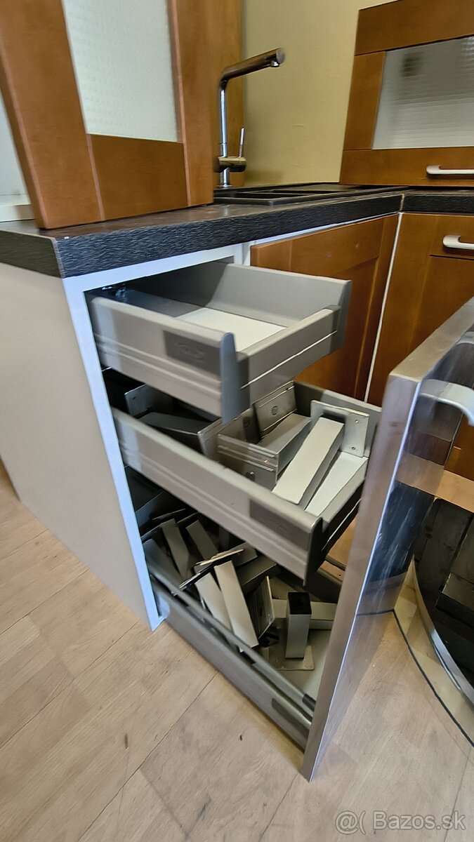 Kuchynská linka v tvare U - 3