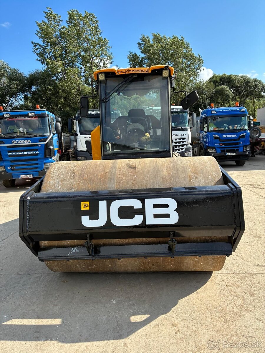 Predám vibračný valec JCB 117 - 3