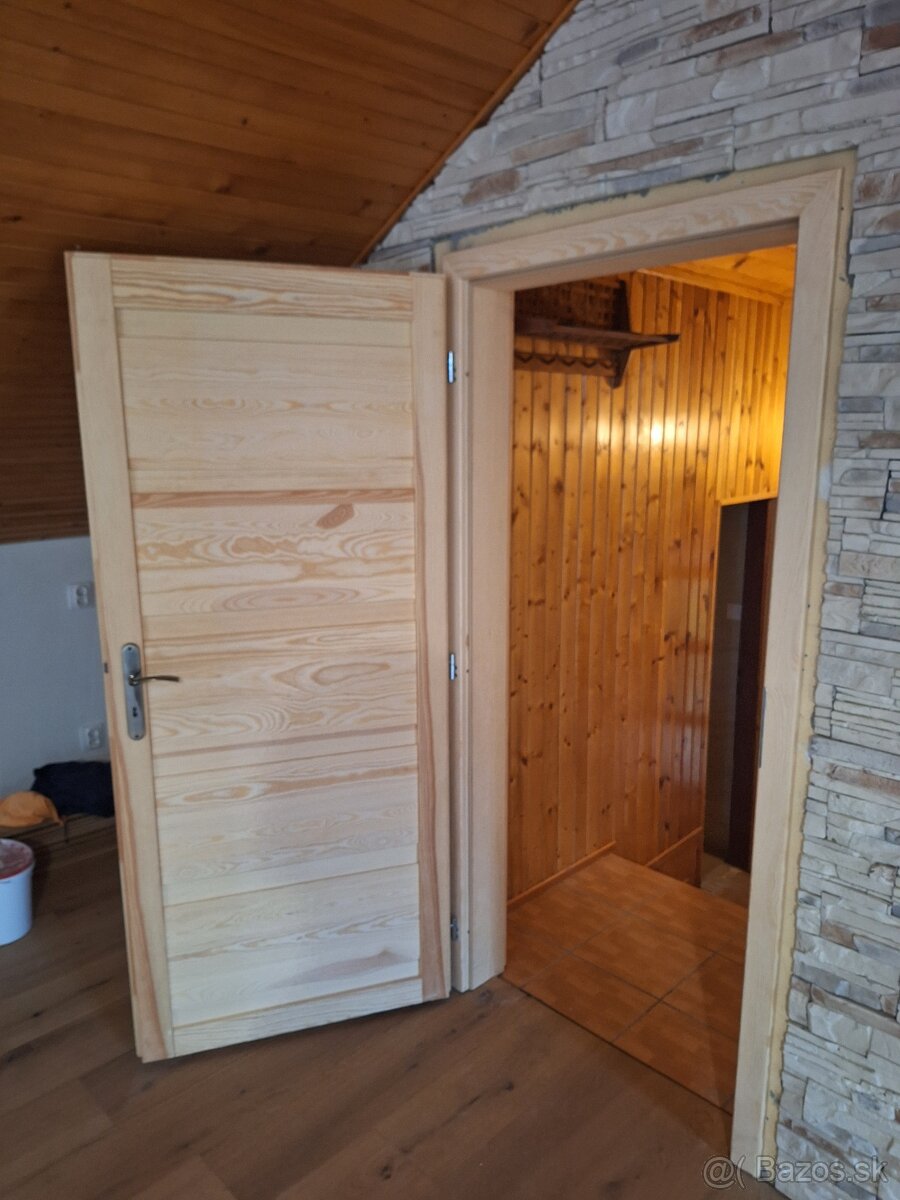Montáž interiérových dverí a zárubní a pokládka plávajúcej p - 3