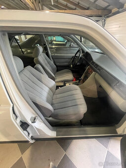 Mercedes 124 260E veterán - 3