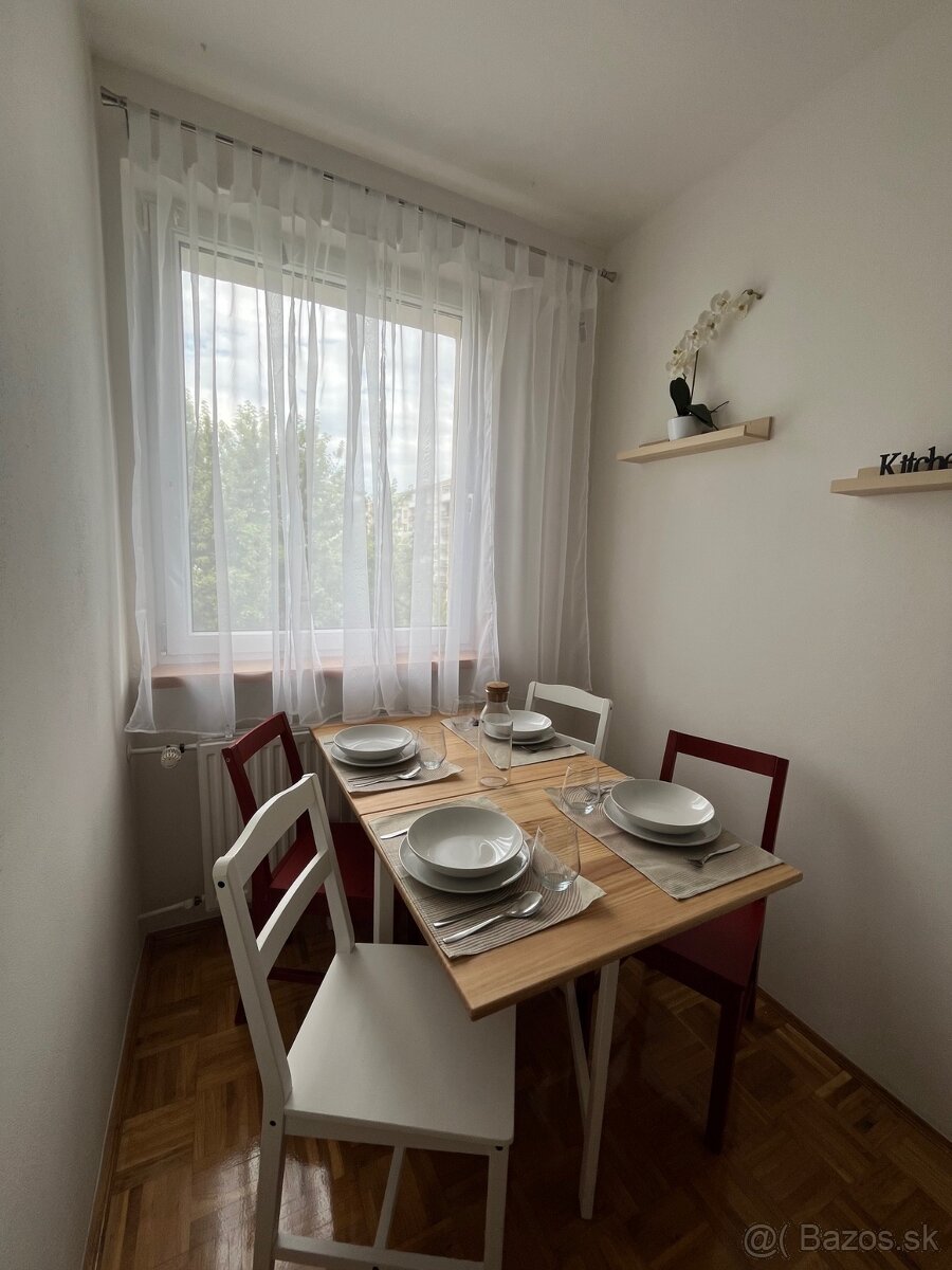 Pekný 3-izbový zariadený byt s loggiou - Sofijská ulica - 3