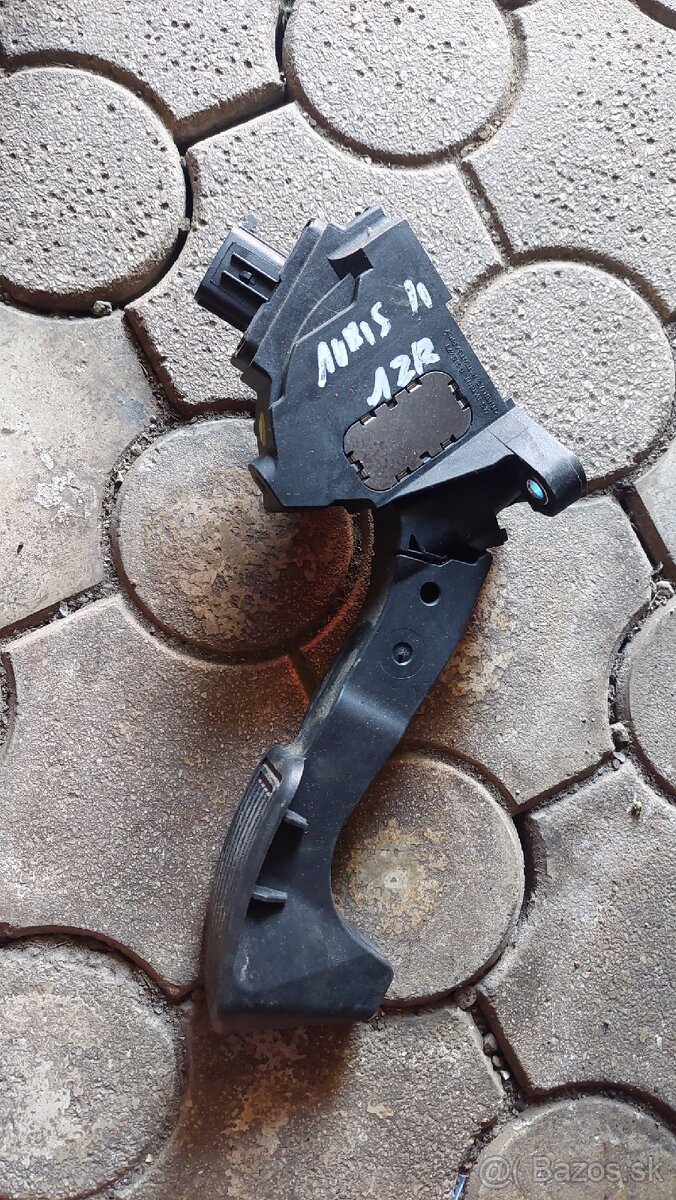 Predám pedál plynu auris 2012- 1.6 78110-0W040 - 3