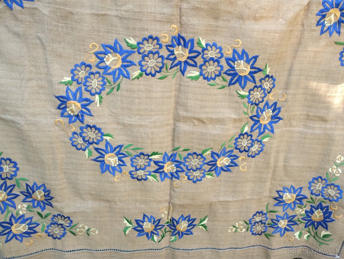 Kroj- Vyšívaný jablonicky obrus - 3