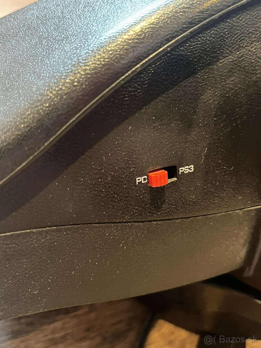 Predám Thrustmaster Ferrari Racing volant pre PC / PS3 - 3