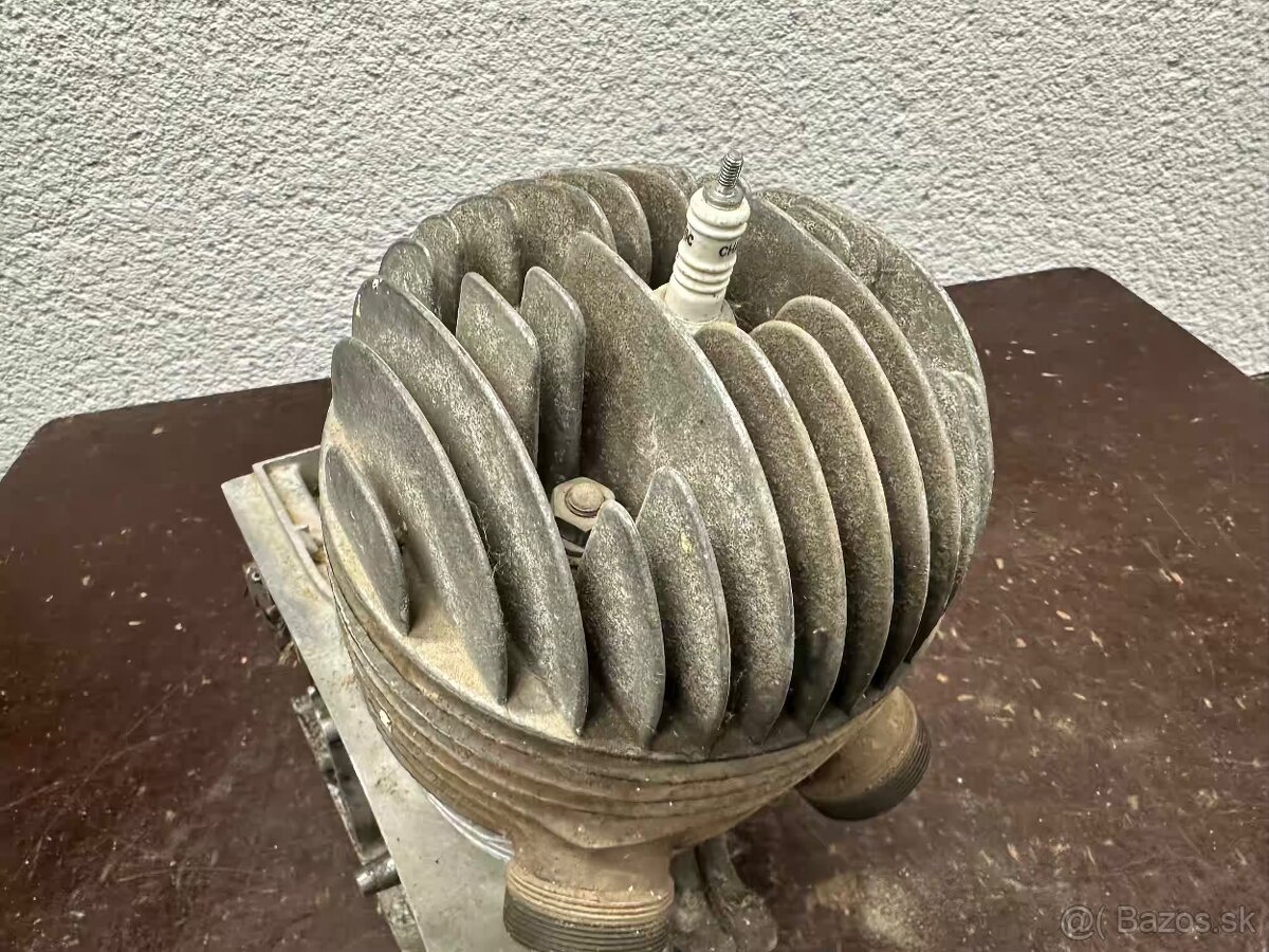Predám MOTOR JAWA-ČZ 175/356 pretáča radí neolámaný - 3