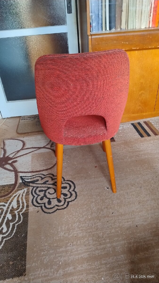 ZLAVA Starožitné drevené čalunené stoličky 1961 - 3