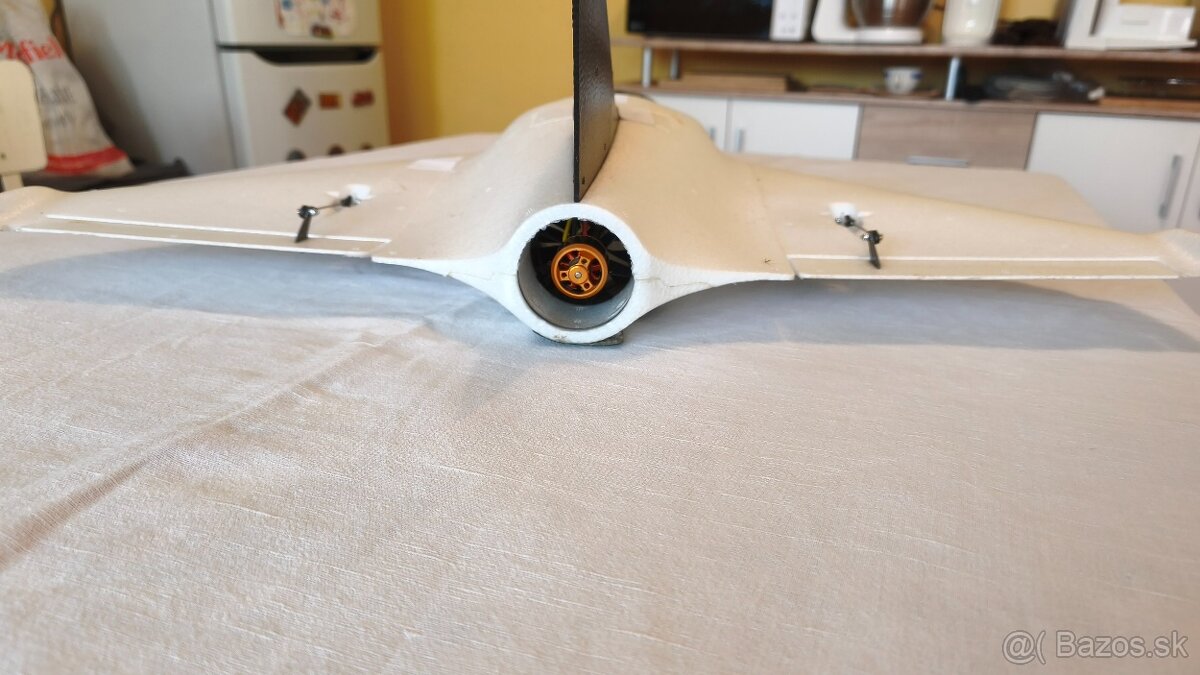 Predám RC lietadlo EDF Delta Strike - 3