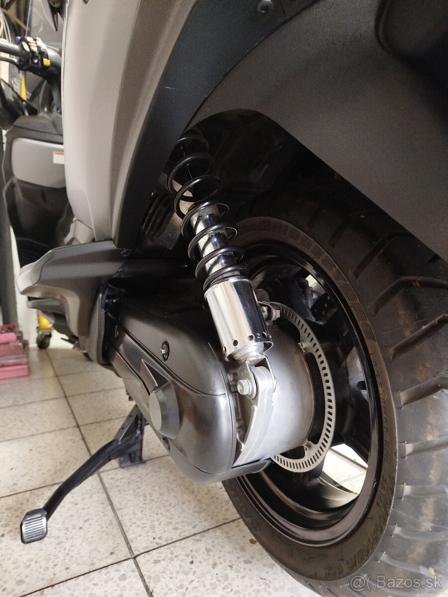 Suzuki Burgman 650 - 3