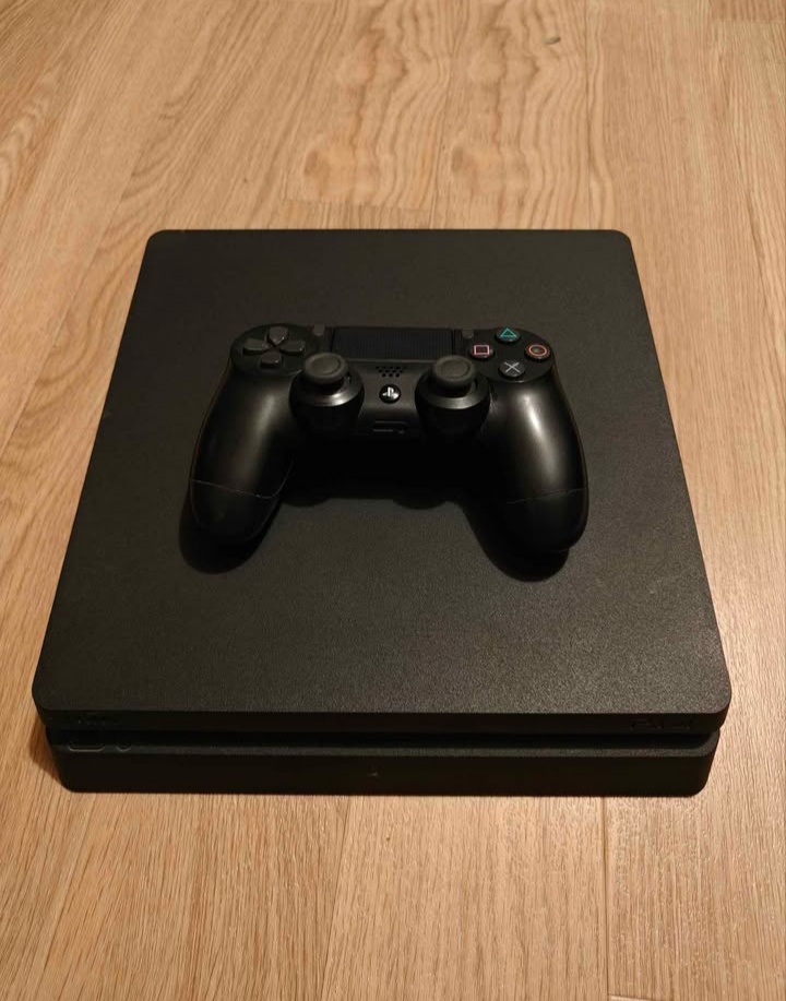 PlayStation 4 - 3