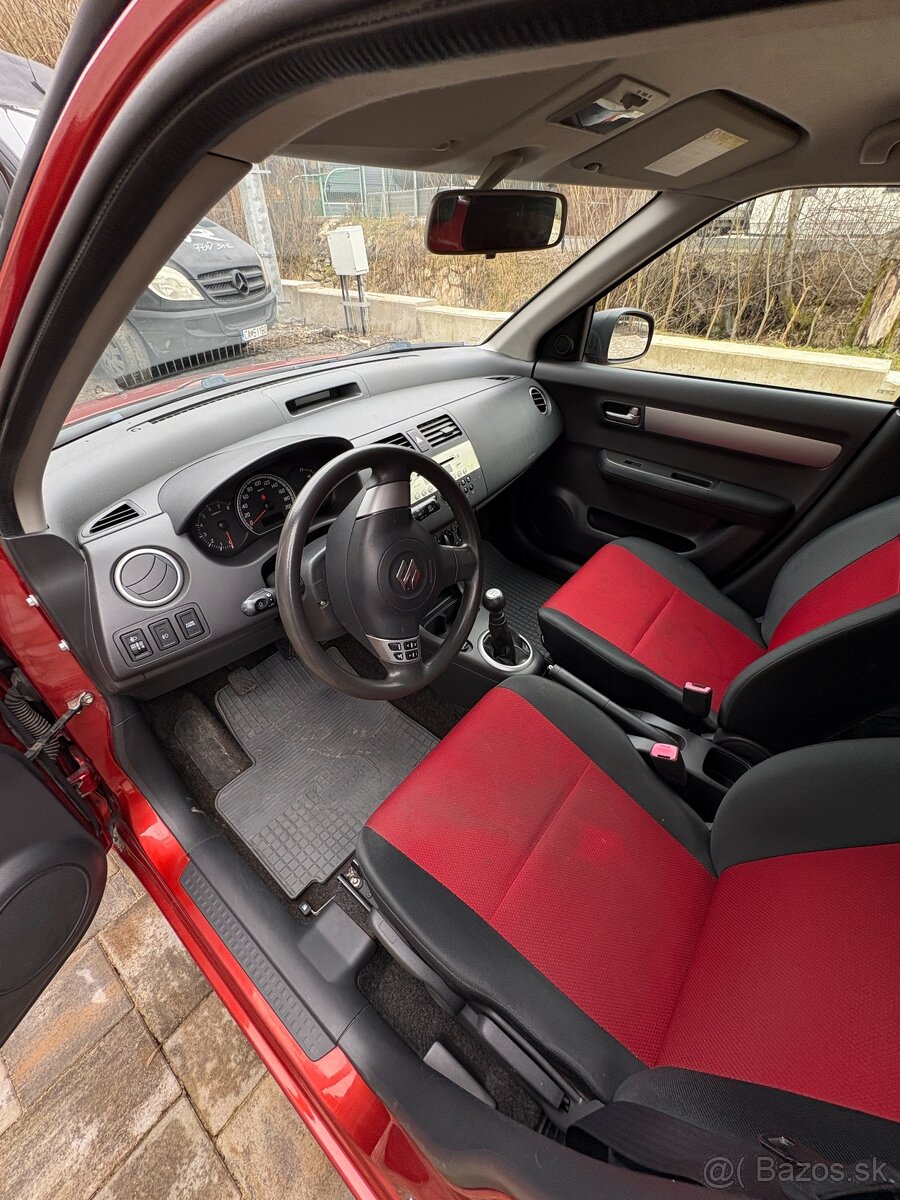 Suzuki Swift 1.3i - 3