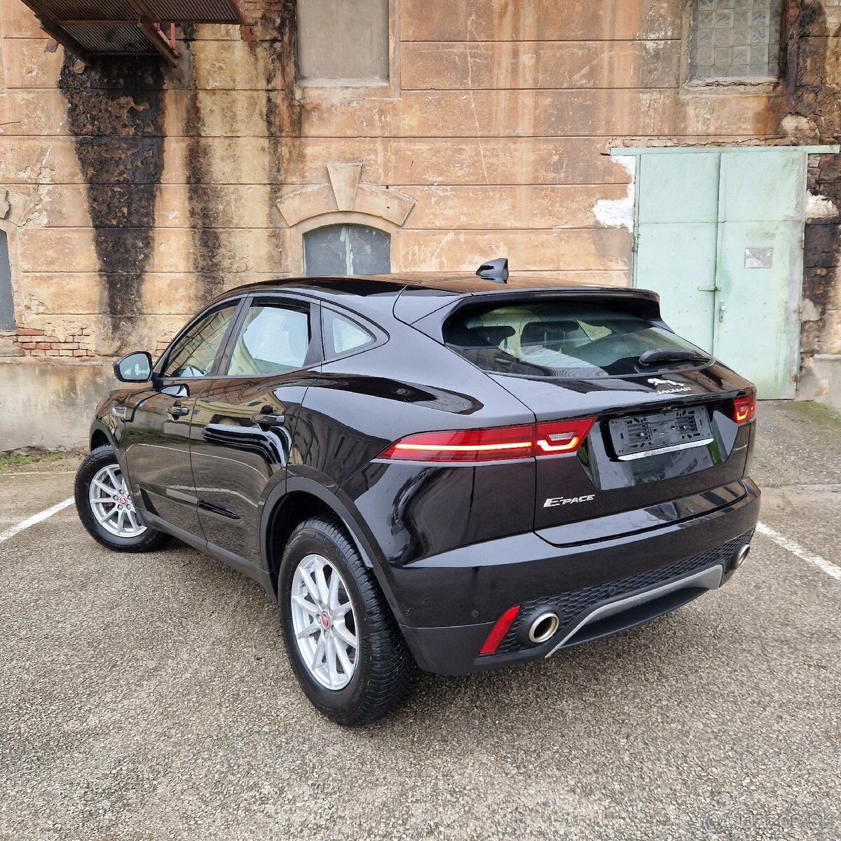 Jaguar E-Pace 2.0 Benzin P200 4x4 A/T - 3