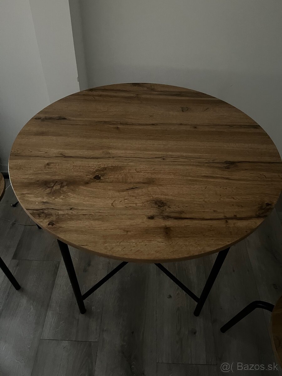 Jysk kuckynsky stôl - 3