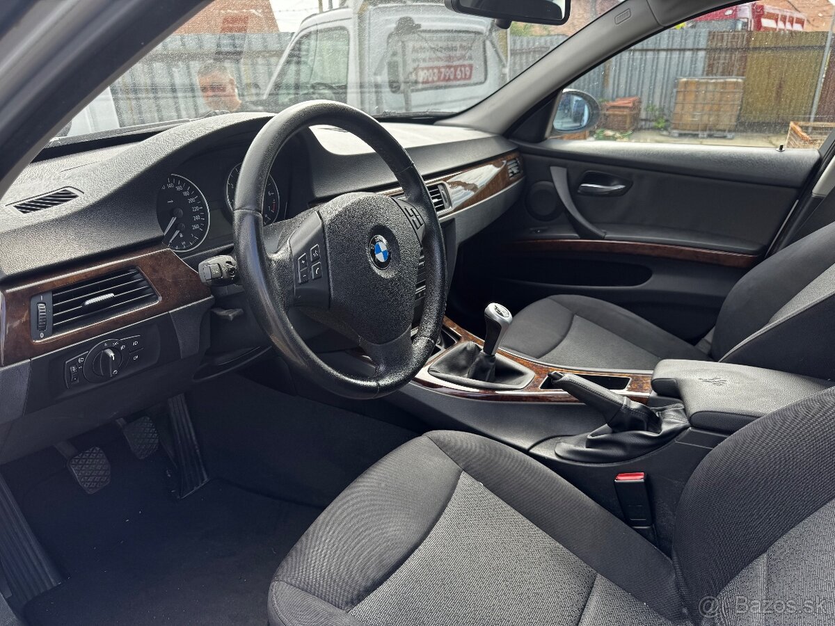BMW E90 320i 2005 na náhradné diely ND - 3