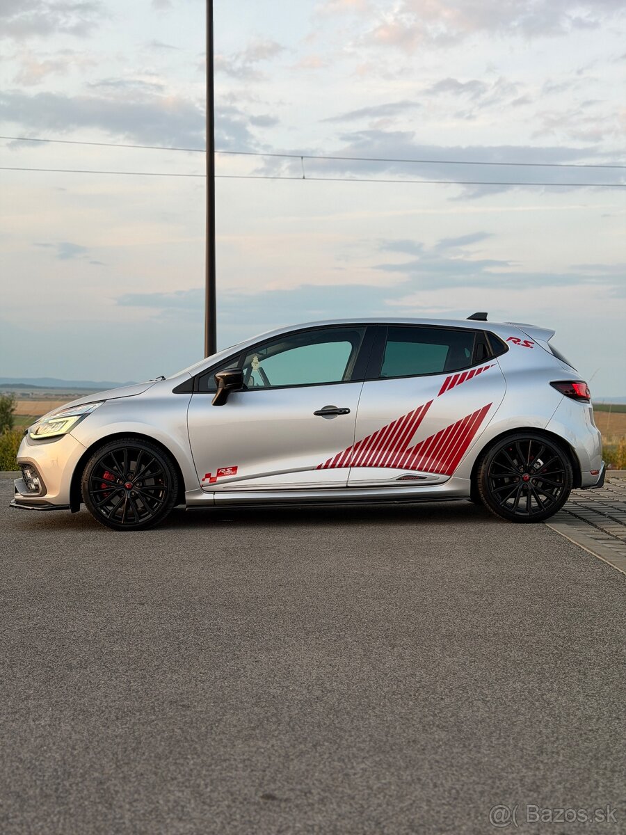 RENAULT CLIO RS TROPHY AKRAPOVIČ - 3
