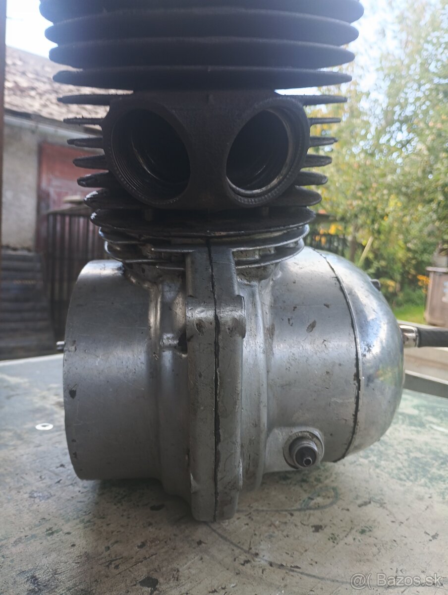 Motor jawa 250 559 - 3