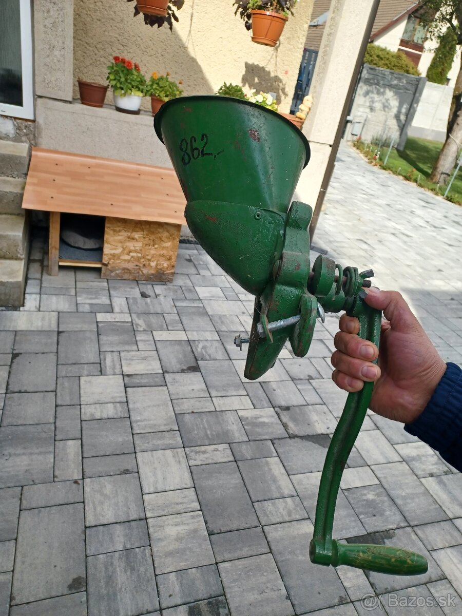 Predám ručný mlynček na obilie - 3