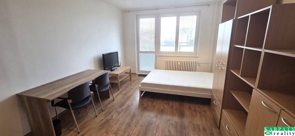 Na prenájom výborný, veľký 1 izbový byt Linčianska, 2 Loggie - 3