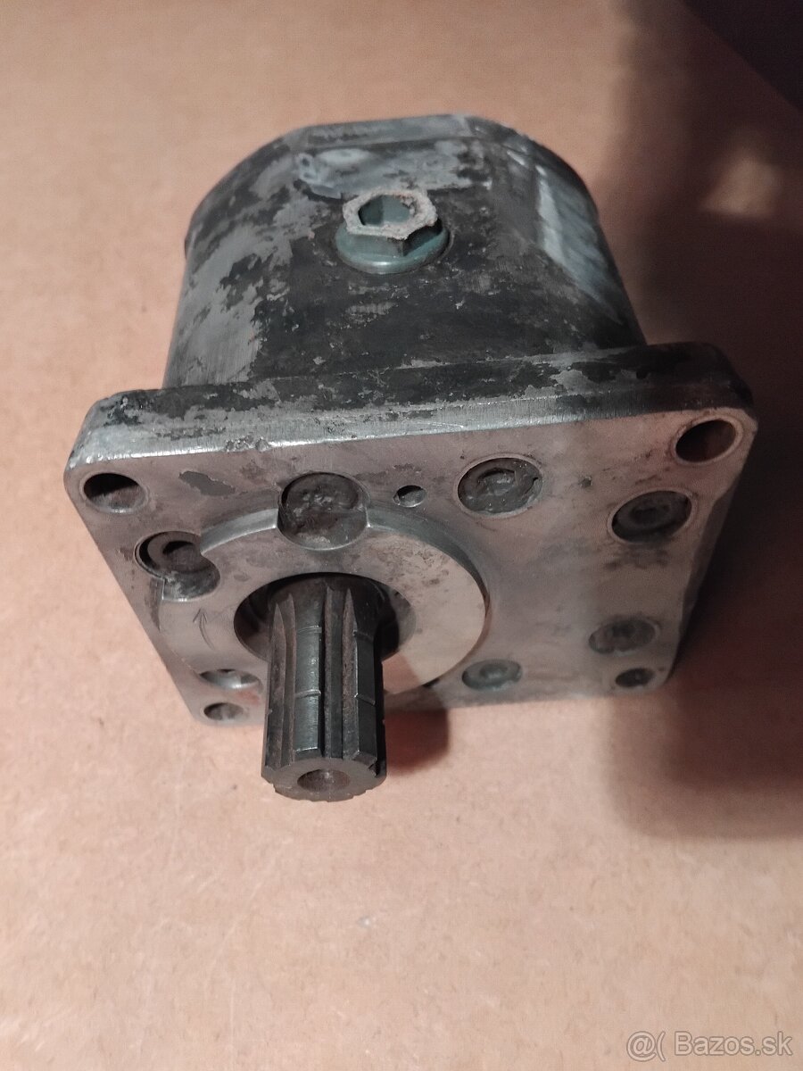 Zetor 25 – hydraulické čerpadlo ČSSR - 3