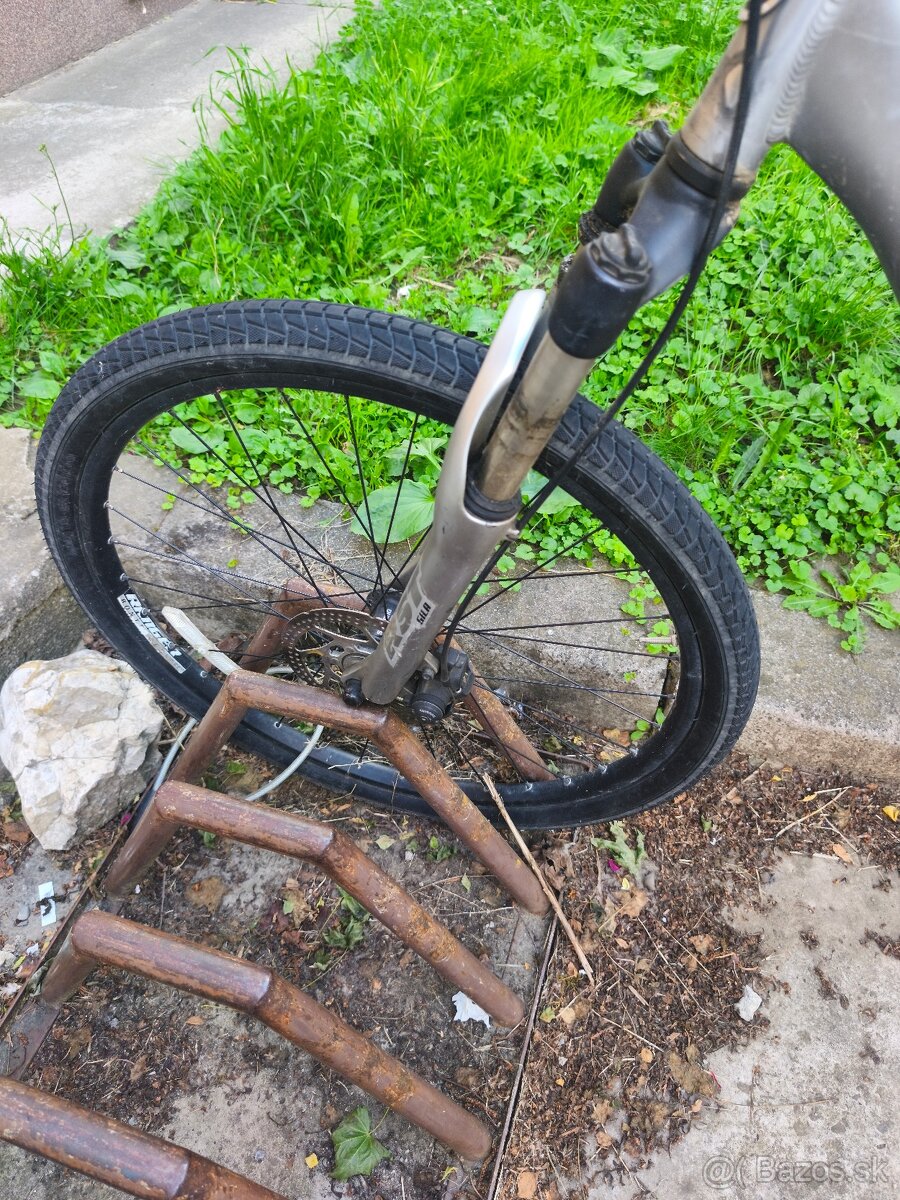 Predám bicykel Trek 4300 - 3