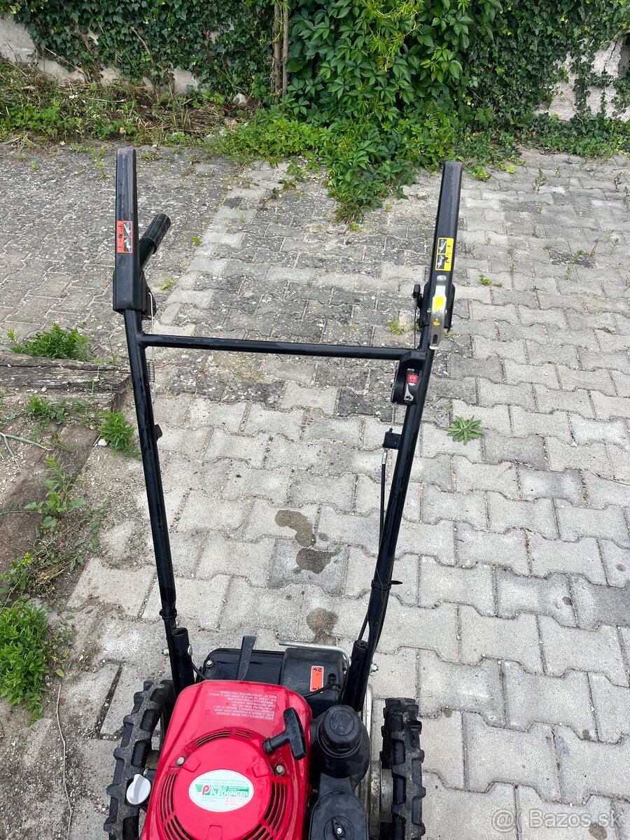 Predám profesionálnu kosačku Honda UM536 - 3