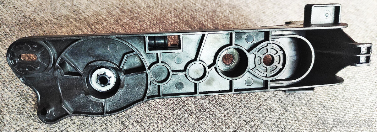 držiak páčky otvárania prednej kapoty na BMW - 3