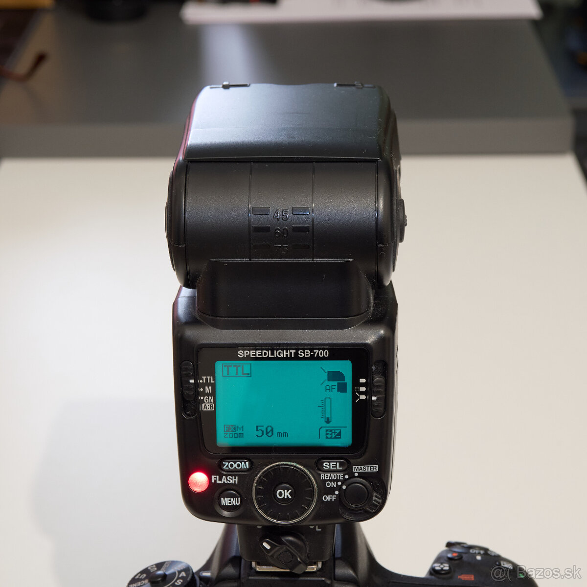 Nikon Speedlight SB-700 - 3